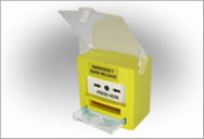 黃色緊急出口開關CP-32:無需電源即可使用,內部的switch開關(N.O./N.C.),當外層玻璃被打破時,內部的switch開關就由N.C.接點切換至N.O.。控制電鎖或是啟動保全系統。外部有一防護蓋,防止誤觸 。